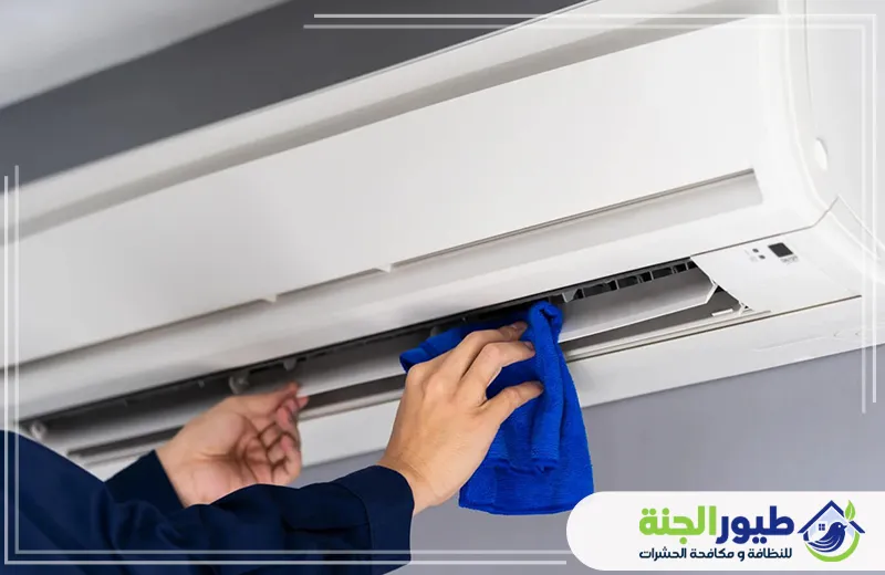 فني تنظيف مكيفات في دبي 