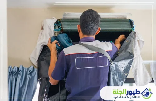 خدمة تنظيف مكيفات مركزية في العين تنظيف احترافي للوحدات الداخلية لضمان كفاءة التبريد ونقاء الهواء في منزلك.